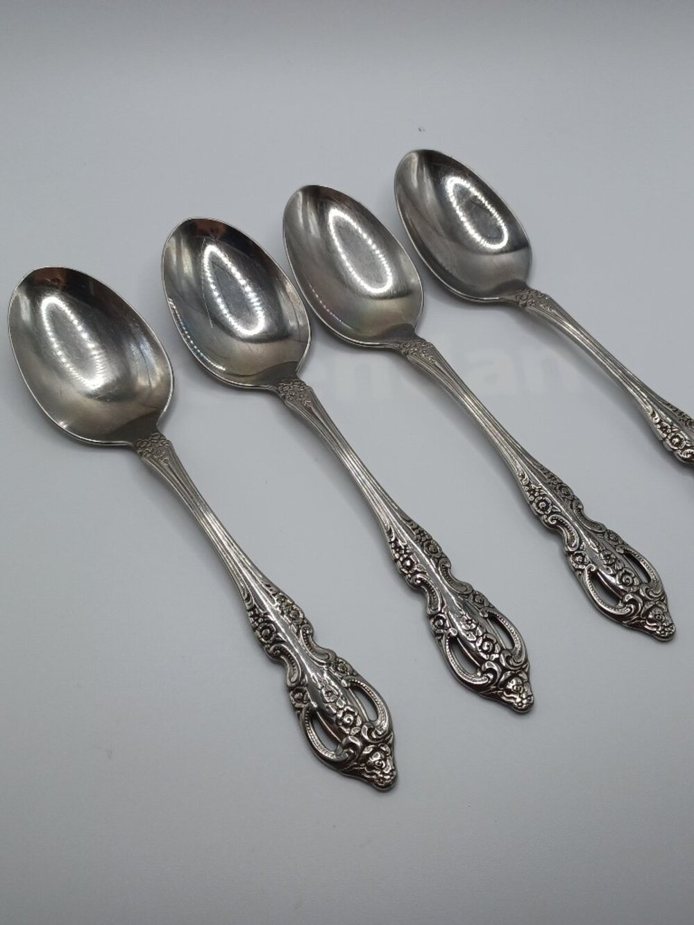 Oneida Renoir-Pembrooke Stainless Flatware Set of 4 Oval Soup Spoons S.S.S.